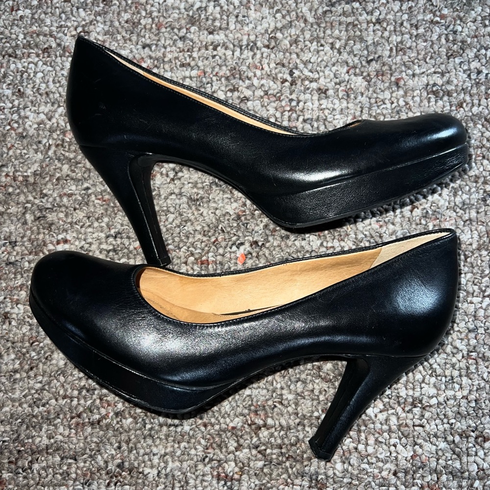 Nurture brand classic black leather pumps/ heels size 8
